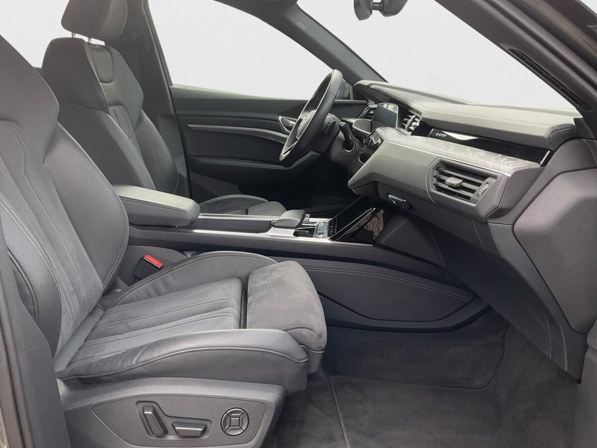 Audi Q8 Sportback e-tron 55 S line quattro HUD Matrix