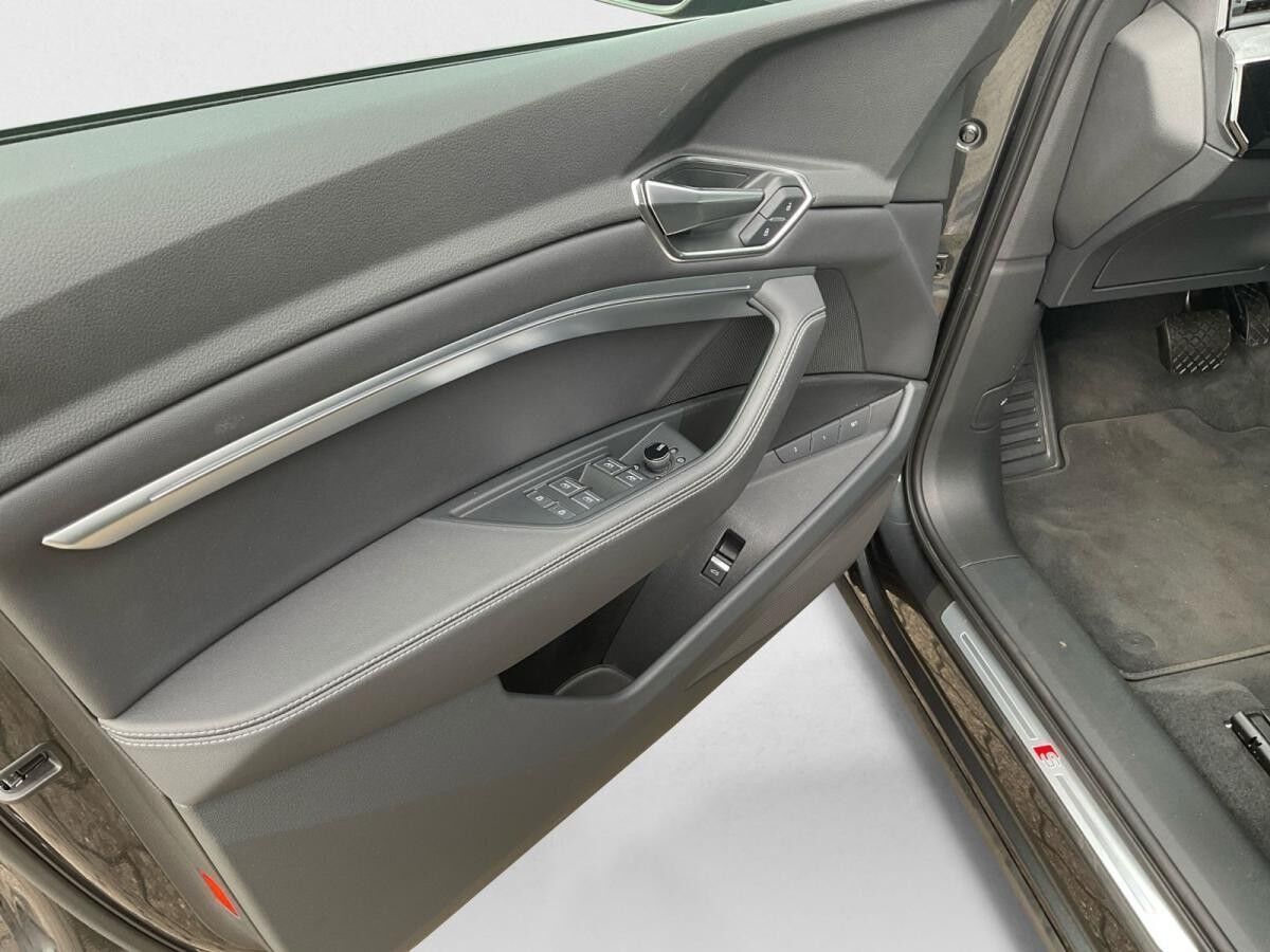 Audi Q8 Sportback e-tron 55 S line quattro HUD Matrix