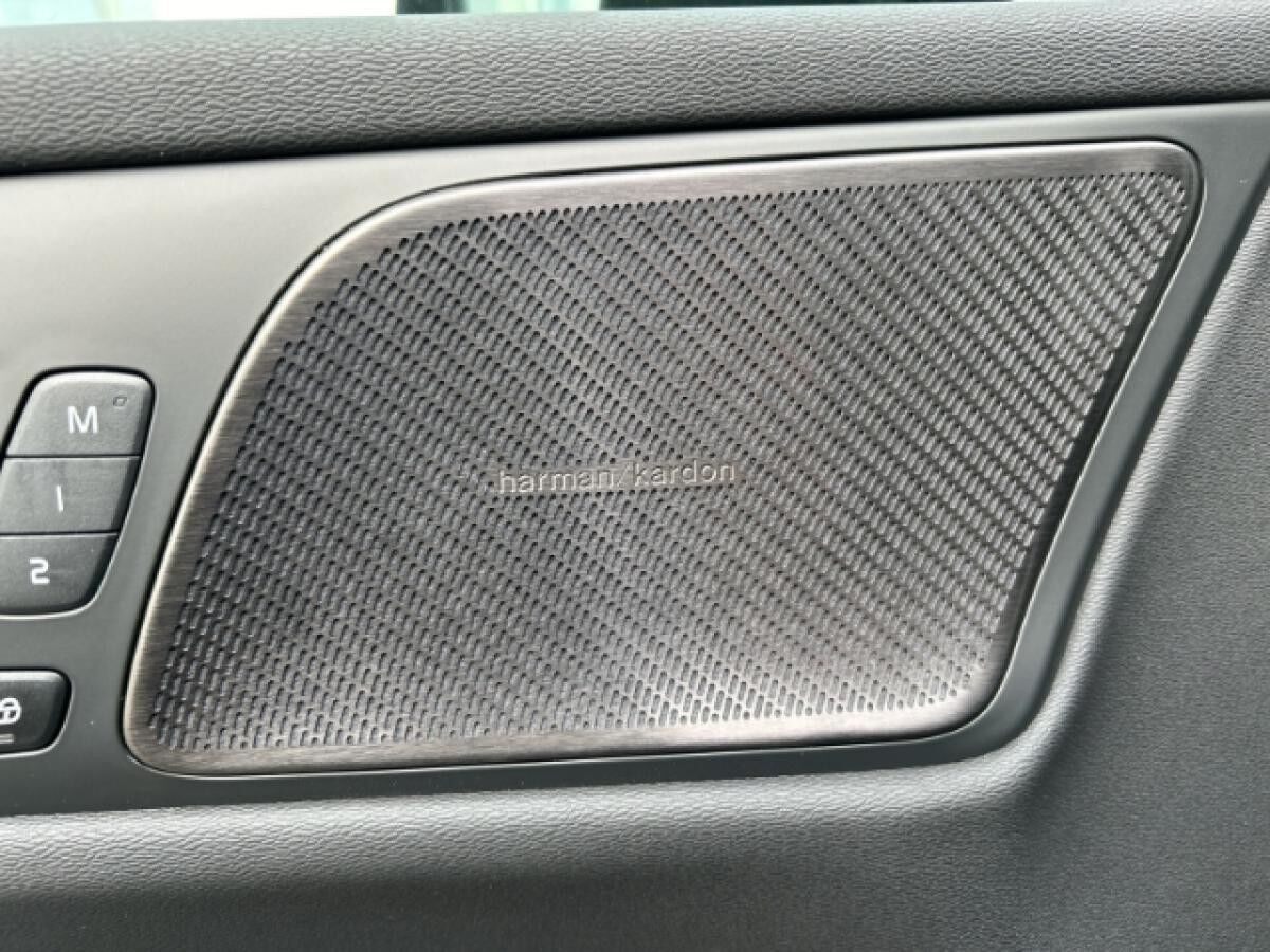 Volvo V60 B4 Diesel Plus Dark Kombi *Vorführfahrzeug, sofort verfügbar!*