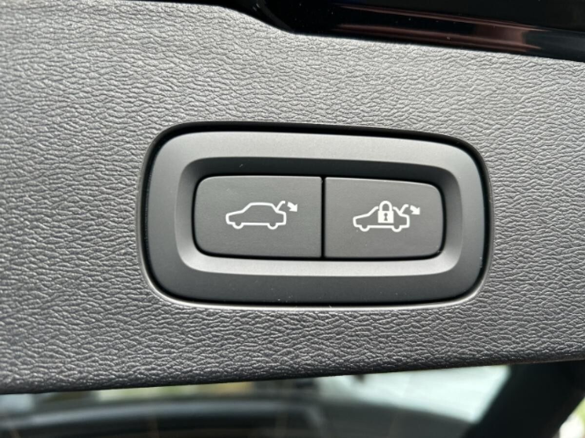 Volvo V60 B4 Diesel Plus Dark Kombi *Vorführfahrzeug, sofort verfügbar!*