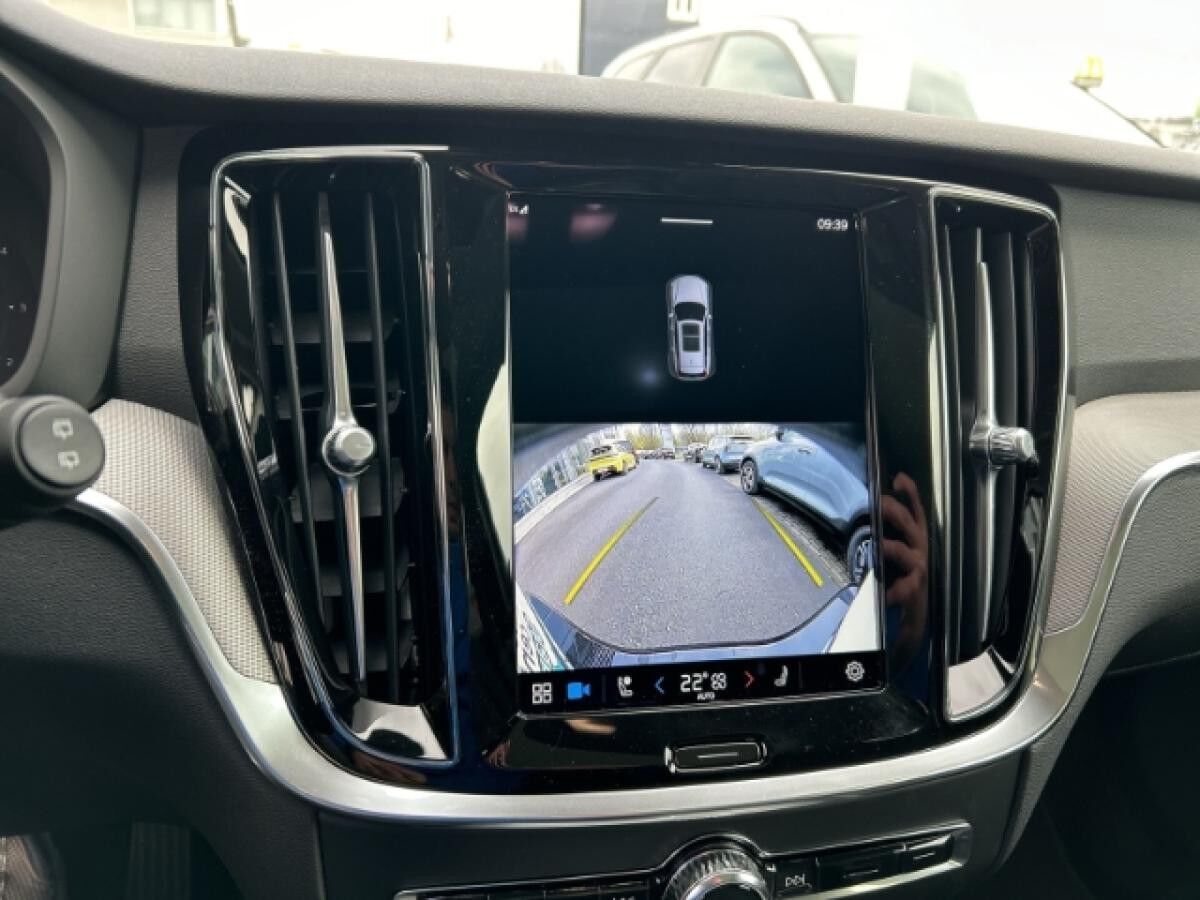 Volvo V60 B4 Diesel Plus Dark Kombi *Vorführfahrzeug, sofort verfügbar!*