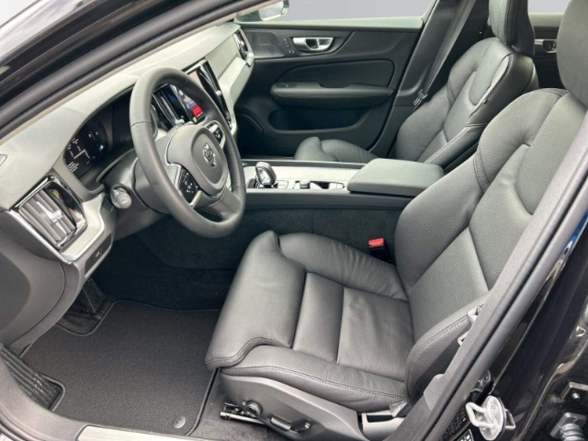 Volvo V60 B4 Diesel Plus Dark Kombi *Vorführfahrzeug, sofort verfügbar!*