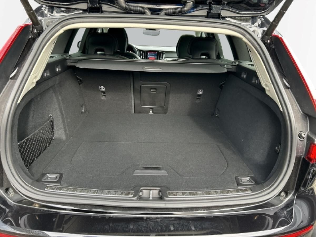 Volvo V60 B4 Diesel Plus Dark Kombi *Vorführfahrzeug, sofort verfügbar!*