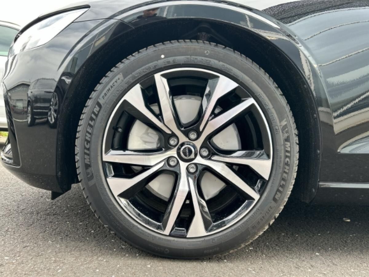 Volvo V60 B4 Diesel Plus Dark Kombi *Vorführfahrzeug, sofort verfügbar!*