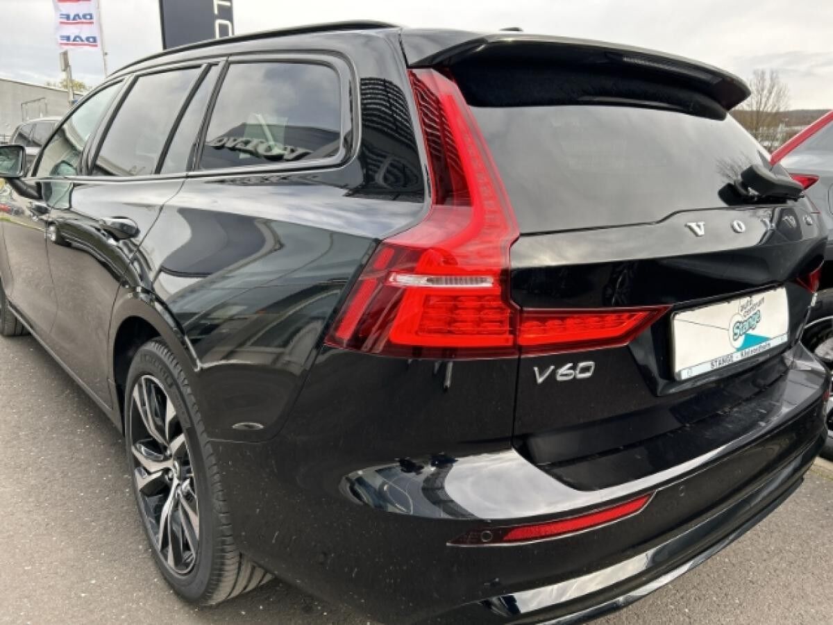 Volvo V60 B4 Diesel Plus Dark Kombi *Vorführfahrzeug, sofort verfügbar!*
