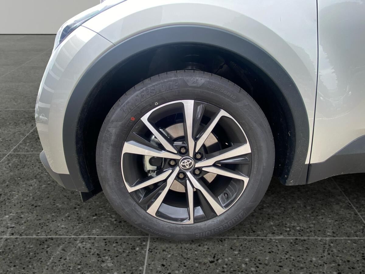 Toyota C-HR - 2.0 l Plugin 4x2 Teamplayer CVT RFK+SHZ