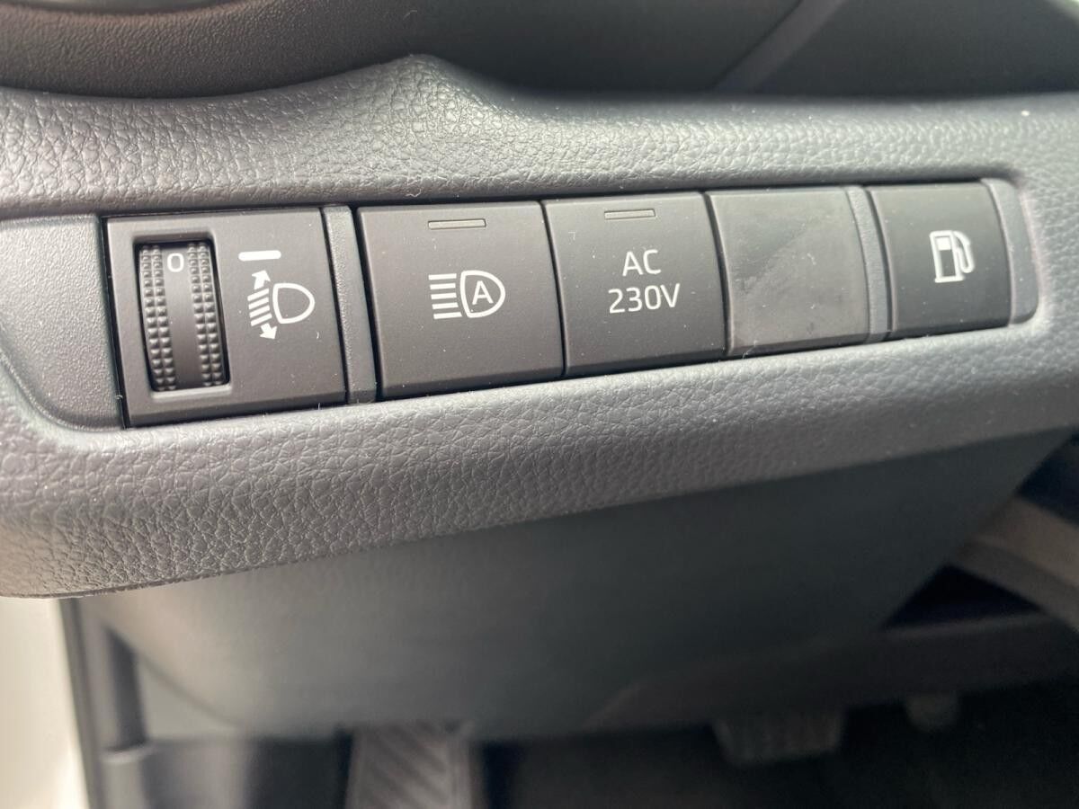 Toyota C-HR - 2.0 l Plugin 4x2 Teamplayer CVT RFK+SHZ