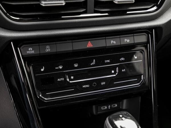 Volkswagen T-Roc 1,5 TSI DSG R-Line, AHK, Kamera, IQ-LED, Leder