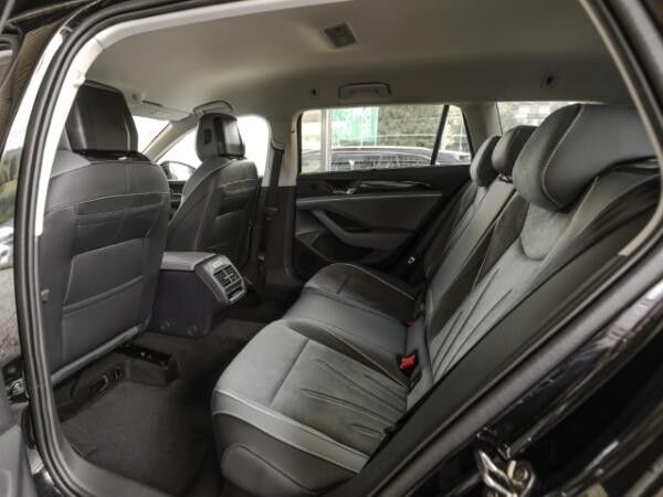 Volkswagen Passat Business 2.0 TDI DSG AHK Matrix HuD el.Heckklap.
