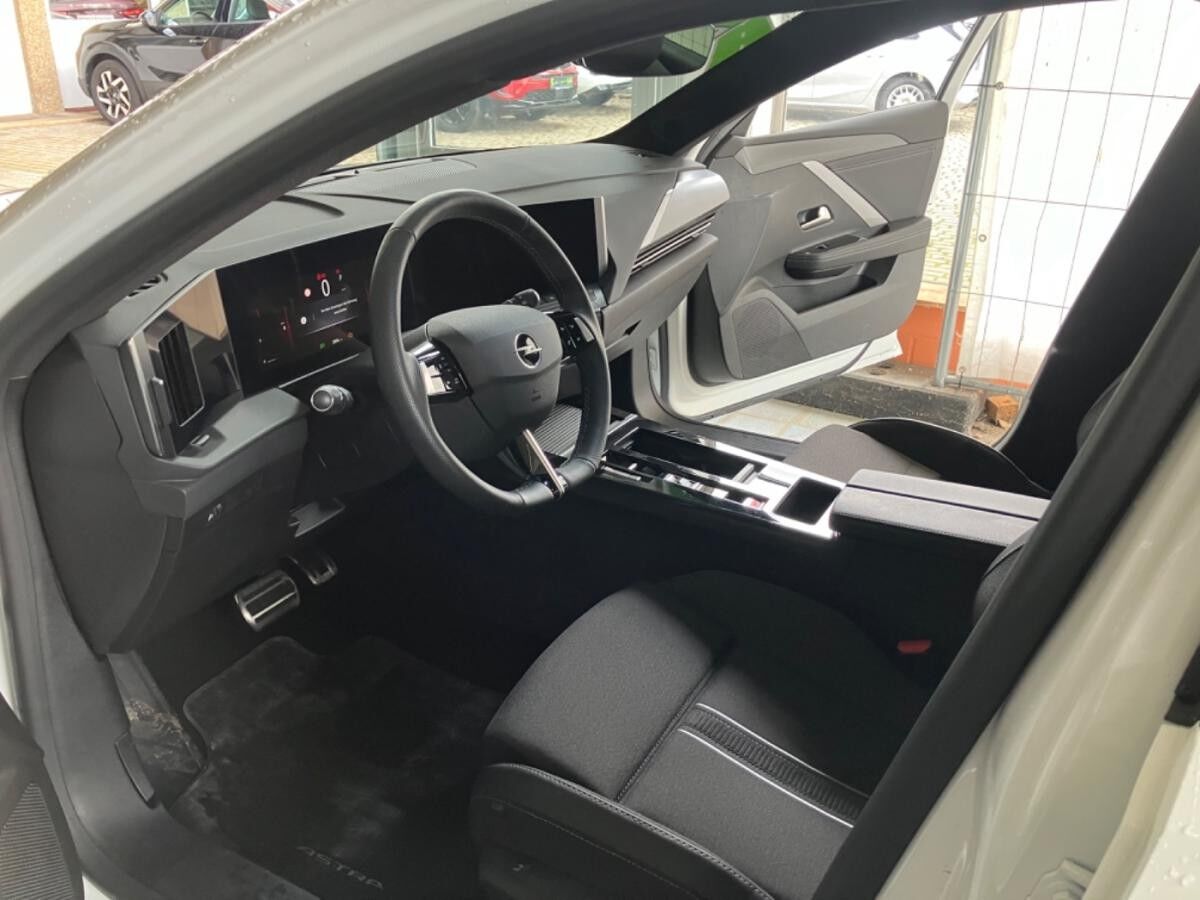 Opel Astra L ST 1.2T Navi,WirelessCharg,Parkpilot