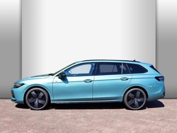 Volkswagen Passat R-Line 2,0 l 4M DSG/LEDER/NAVI PRO MAX/AHK/HARMAN KARDON