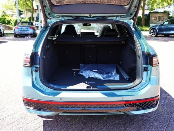 Volkswagen Passat R-Line 2,0 l 4M DSG/LEDER/NAVI PRO MAX/AHK/HARMAN KARDON