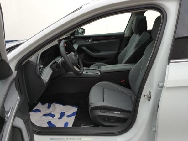 Volkswagen Passat Variant Elegance 2.0 TDI DSG AHK,ACC,NAV,DAB+,Matrix-LED