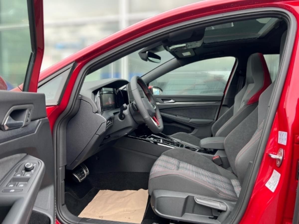 Volkswagen Golf GTI,  2,0 TSI DSG LED-Matrix HarmanKardon AreaView Pano DCC 19'' FACELIFT