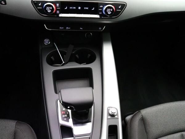 Audi A4 Avant 35 TFSI S-tronic / MMI-Navi, Matrix