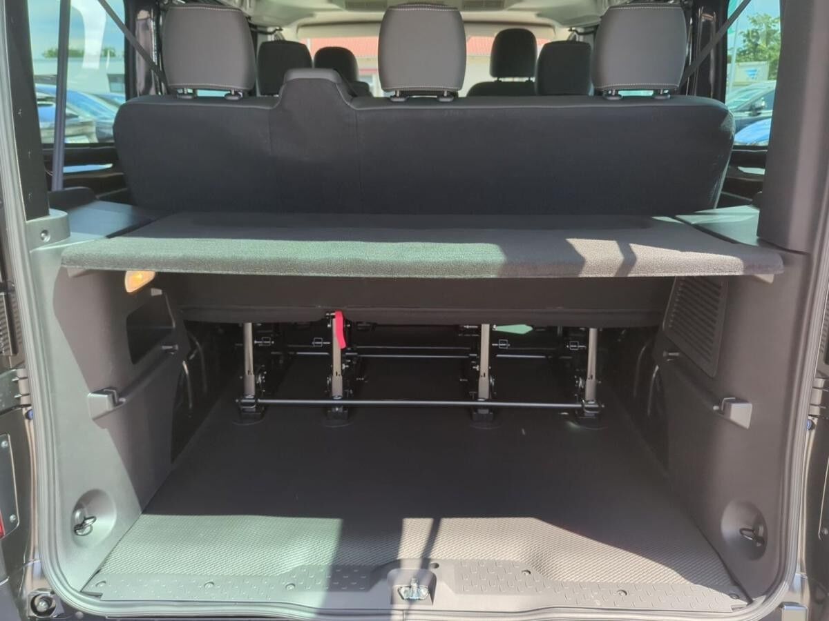 Nissan Primastar Kombi 8 Sitzer dci170 DCT TEKNA