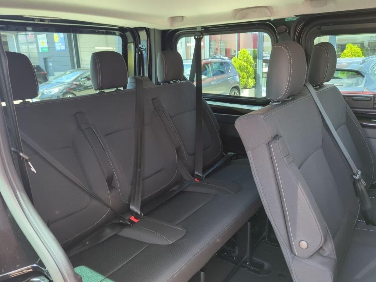 Nissan Primastar Kombi 8 Sitzer dci170 DCT TEKNA