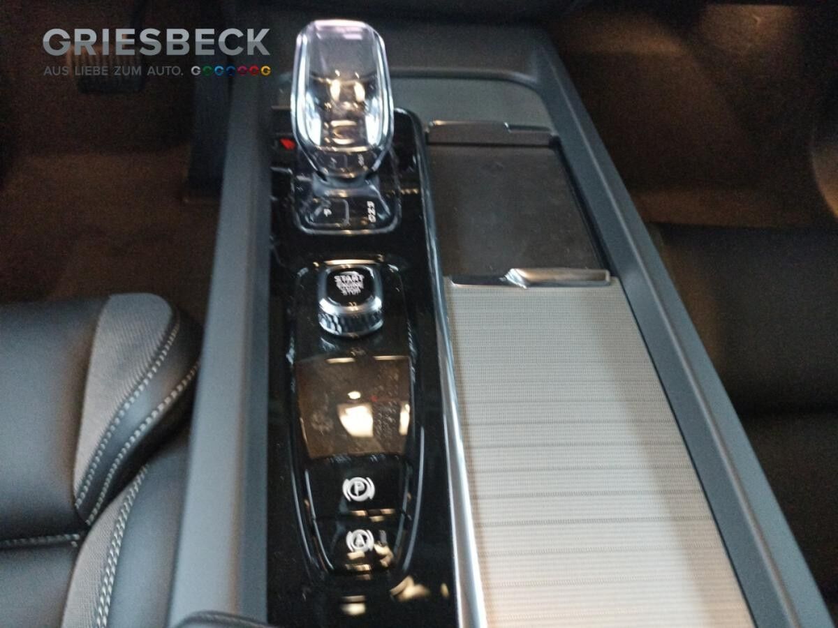 Volvo XC60 Plus Dark 360° H&K LED 20 Volvo XC60 Plus Dark 360° H&K LED 20