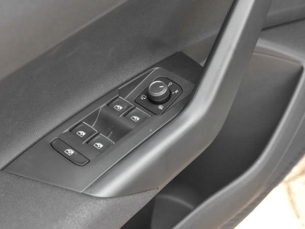 Volkswagen Polo R-Line 1,0 l TSI OPF 5-Gang IQ-DRIVE-NAVI-KAMERA-KEYLESS