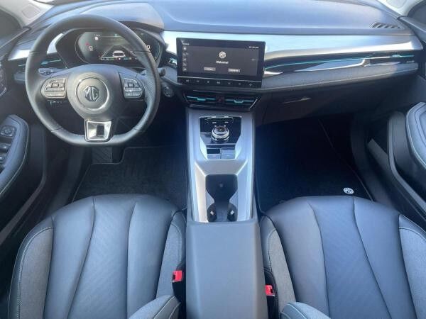 MG MG5 Maximal Luxury