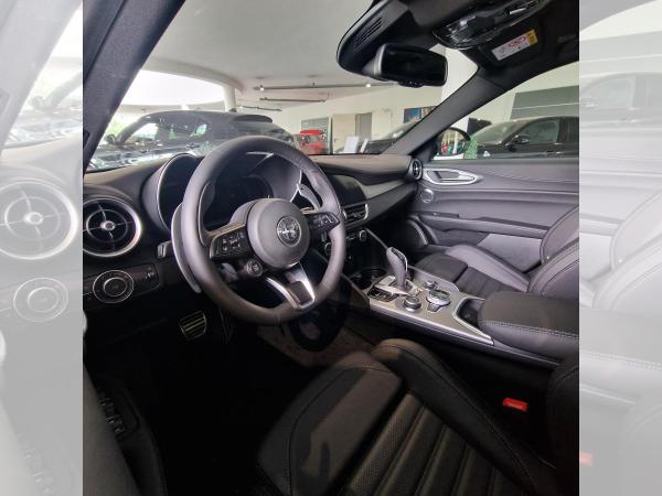 Alfa Romeo Giulia Alfa Romeo GIULIA VELOCE 2.0 Turbo 16V 206kW (280 PS) AT8 - Q4 Voll-Ausstattung