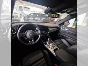 Alfa Romeo Giulia Alfa Romeo GIULIA VELOCE 2.0 Turbo 16V 206kW (280 PS) AT8 - Q4 Voll-Ausstattung