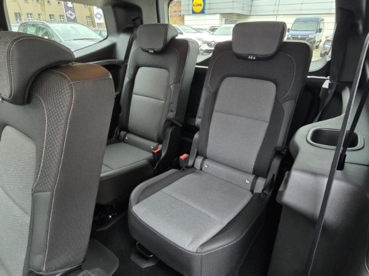 Renault Grand Kangoo III Techno 1.3 TCe130 EDC 7 Sitzer