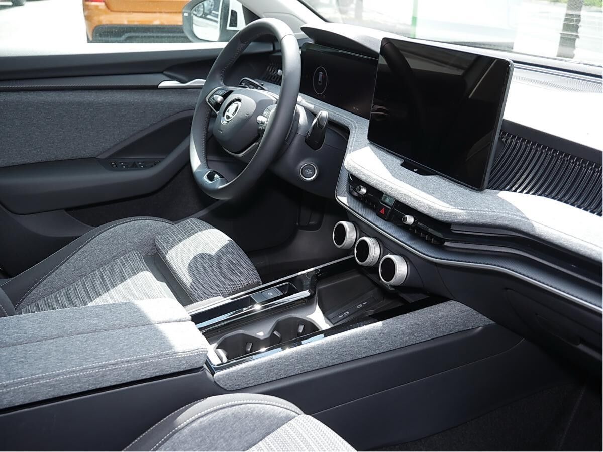 Skoda Superb Selection 2,0l TDI DSG *AHK SZH LED KAM*