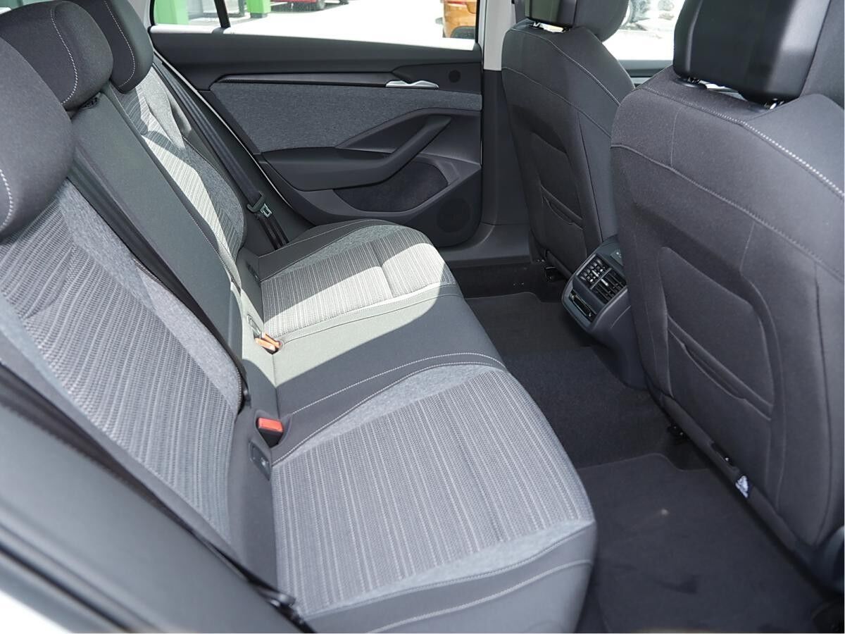 Skoda Superb Selection 2,0l TDI DSG *AHK SZH LED KAM*