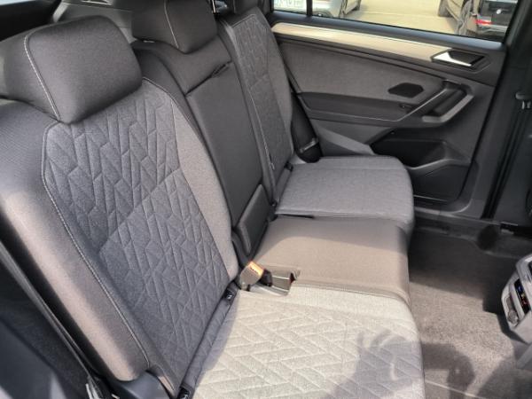 Volkswagen Tiguan Allspace MOVE 2.0 TDI DSG AHK Kamera Pano Navi 19'' Privat
