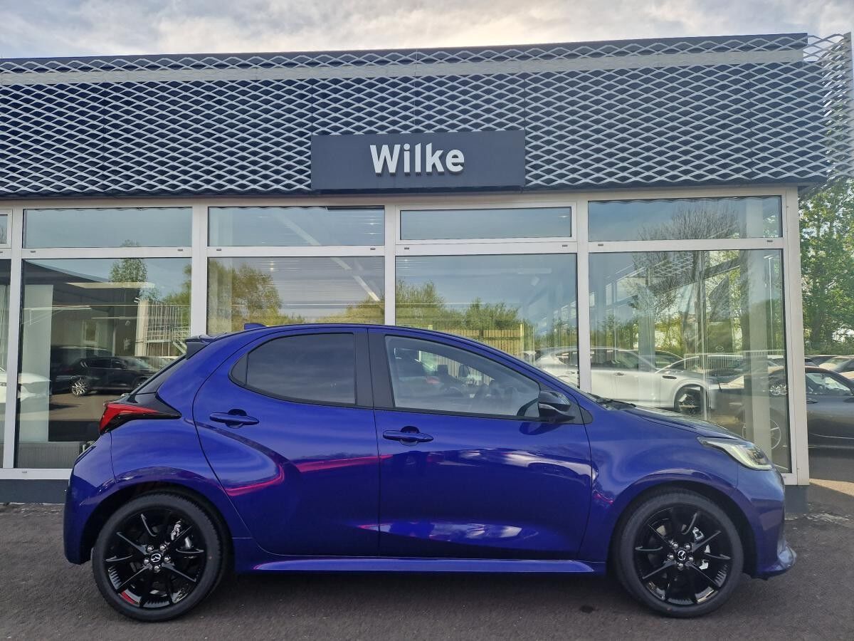 Mazda 2 Hybrid 2024 5HB 1.5L VVT-i 116 PS e-CVT FWD HOMURA SOFORT VERFÜGBAR