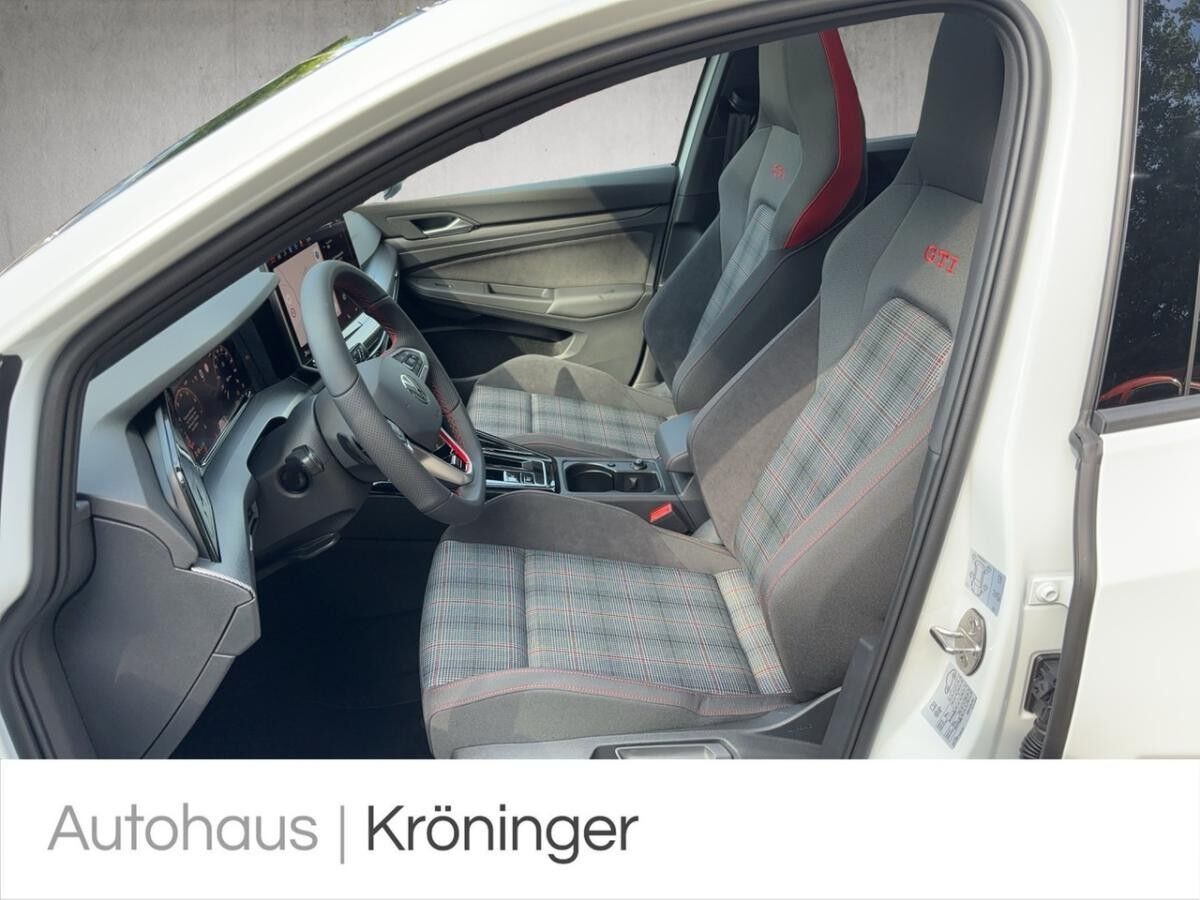 Volkswagen Golf VIII GTI 2.0 TSI DSG AHK Harman Pano Area