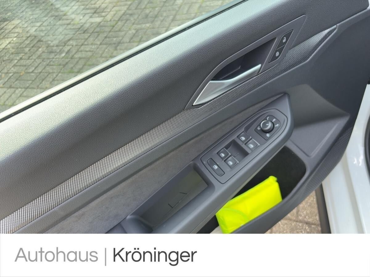 Volkswagen Golf VIII GTI 2.0 TSI DSG AHK Harman Pano Area