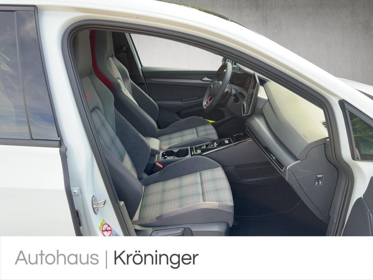 Volkswagen Golf VIII GTI 2.0 TSI DSG AHK Harman Pano Area