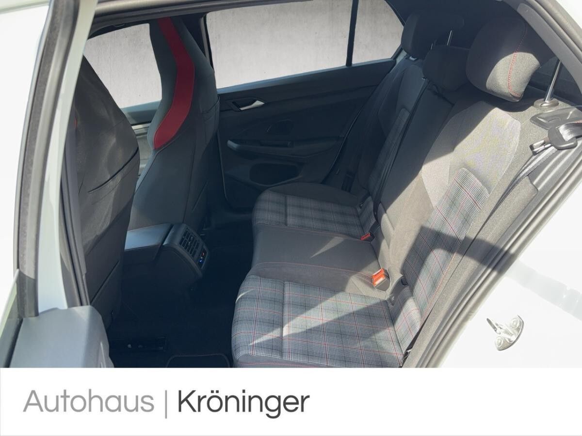 Volkswagen Golf VIII GTI 2.0 TSI DSG AHK Harman Pano Area