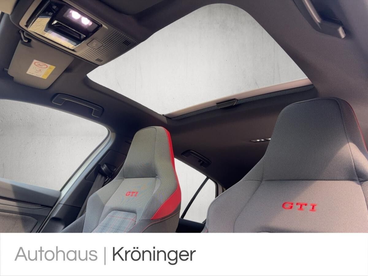 Volkswagen Golf VIII GTI 2.0 TSI DSG AHK Harman Pano Area
