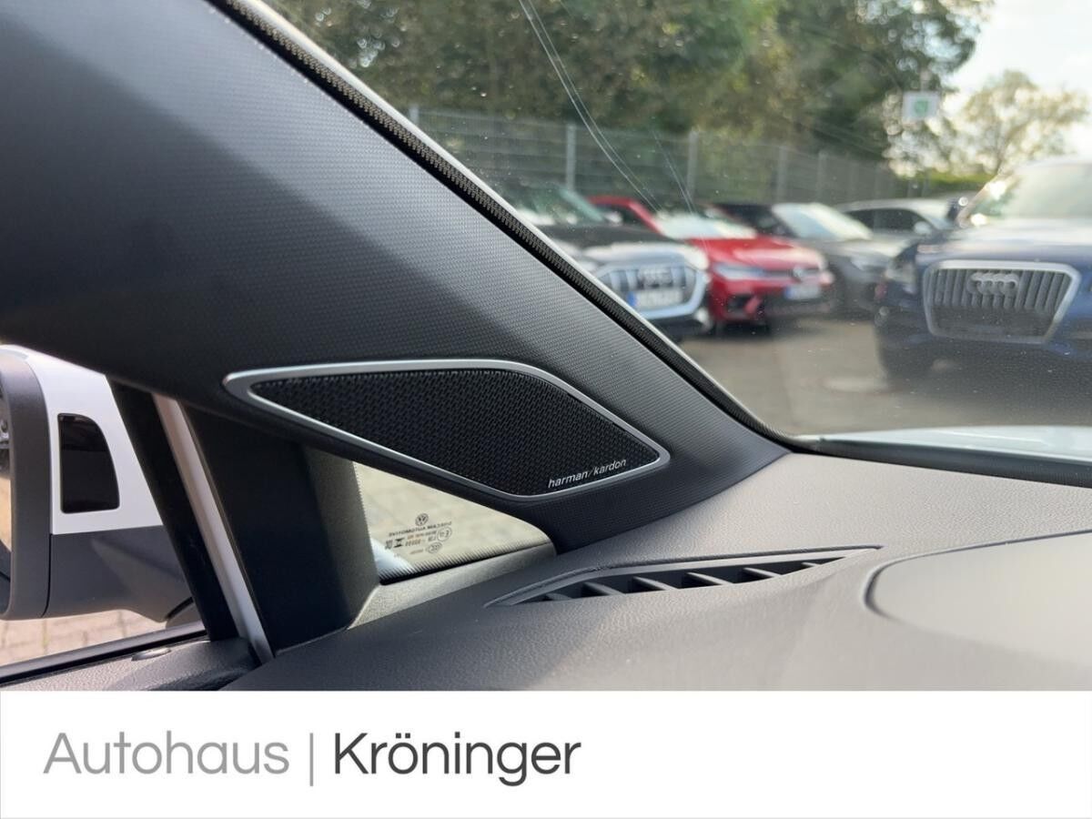 Volkswagen Golf VIII GTI 2.0 TSI DSG AHK Harman Pano Area