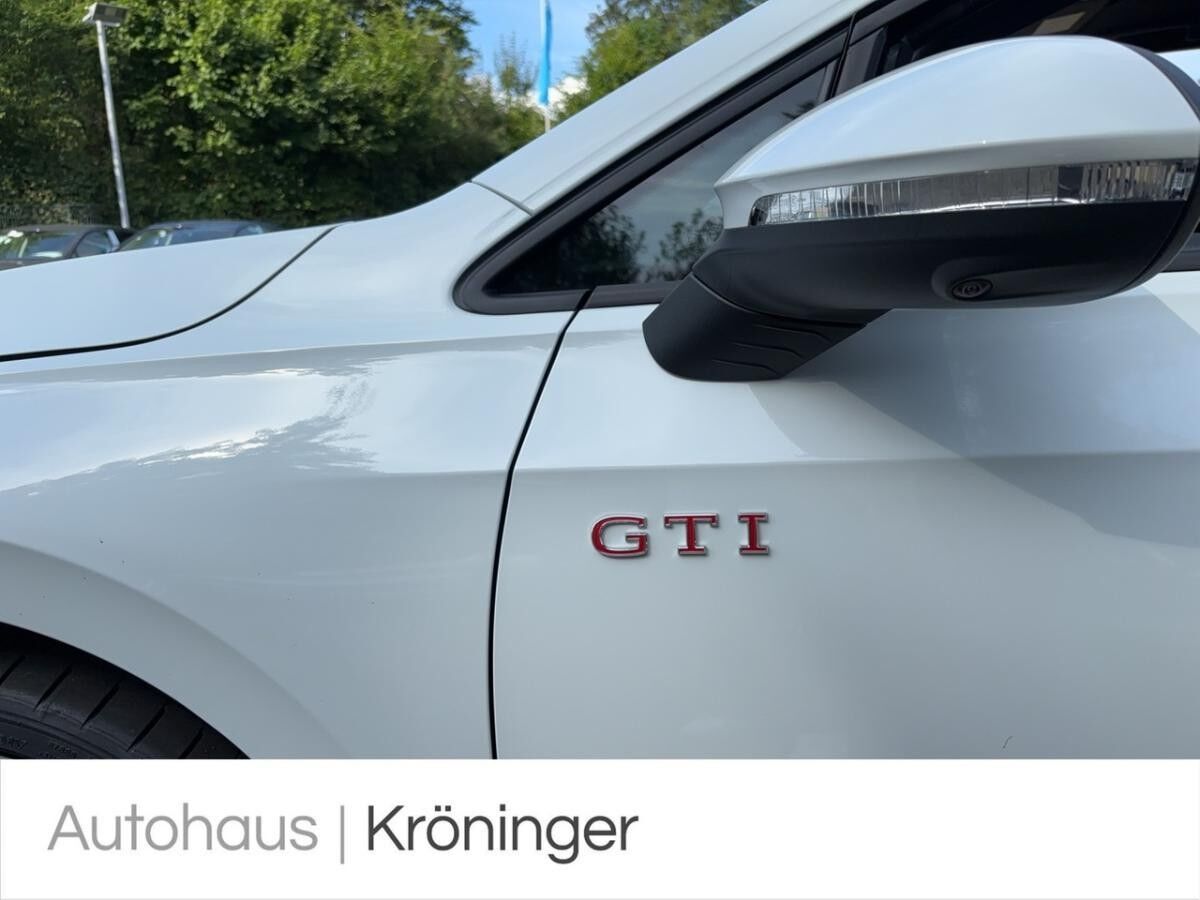 Volkswagen Golf VIII GTI 2.0 TSI DSG AHK Harman Pano Area