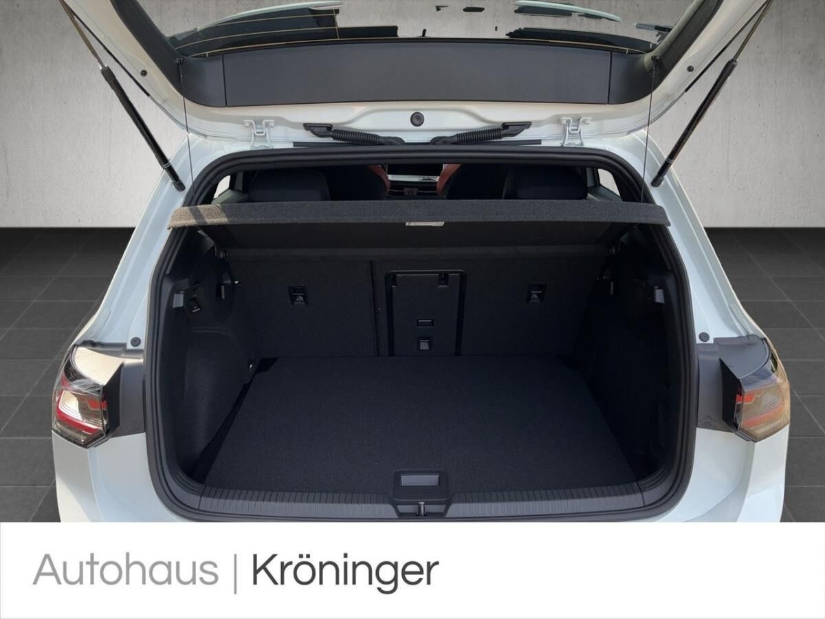 Volkswagen Golf VIII GTI 2.0 TSI DSG AHK Harman Pano Area
