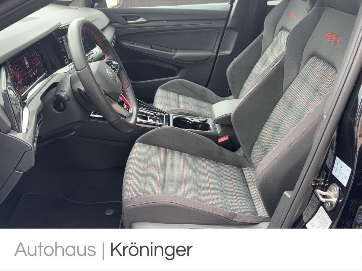Volkswagen Golf VIII GTI 2.0 TSI DSG AHK BlackStyle HarmanK