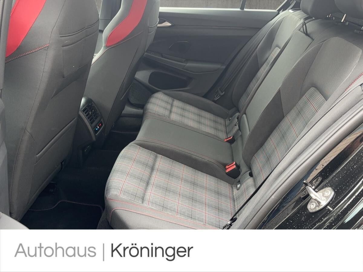 Volkswagen Golf VIII GTI 2.0 TSI DSG AHK BlackStyle HarmanK