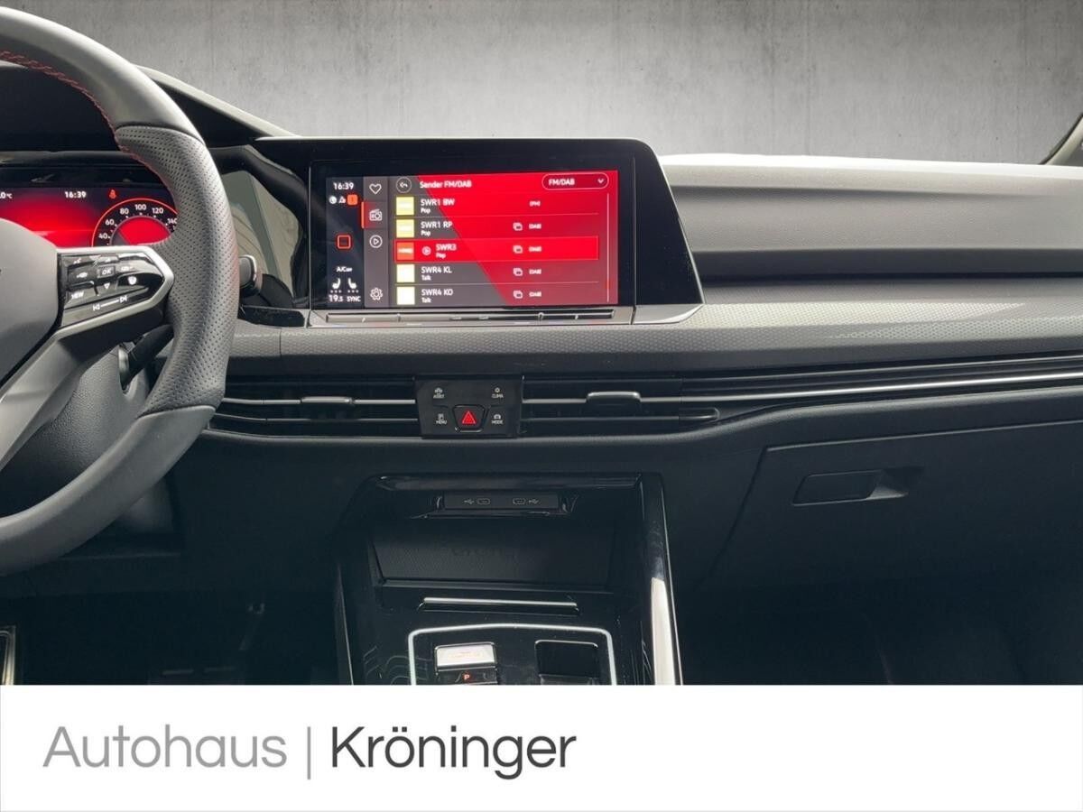 Volkswagen Golf VIII GTI 2.0 TSI DSG AHK BlackStyle HarmanK