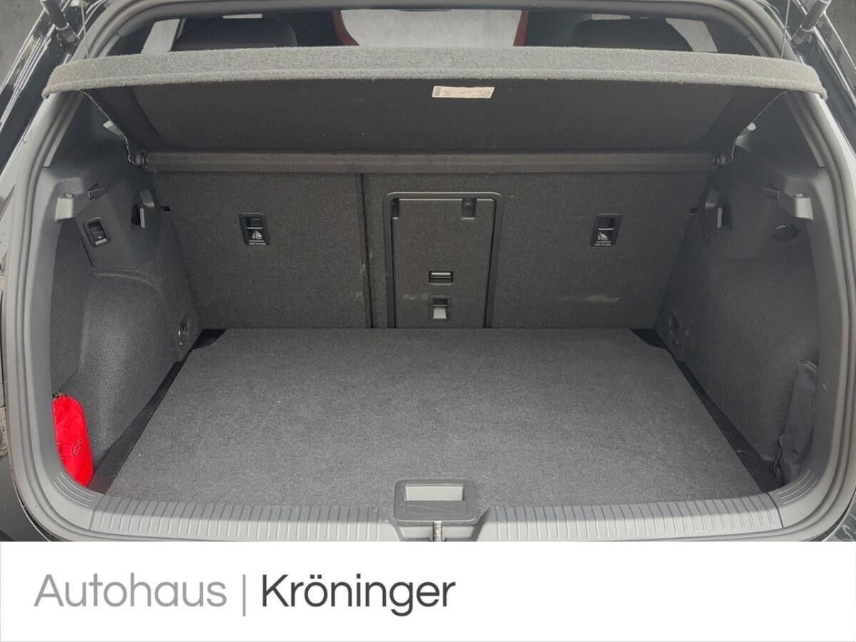 Volkswagen Golf VIII GTI 2.0 TSI DSG AHK BlackStyle HarmanK