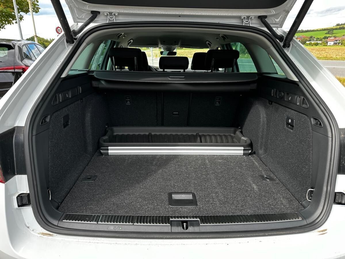 Skoda Superb Combi (3V5)