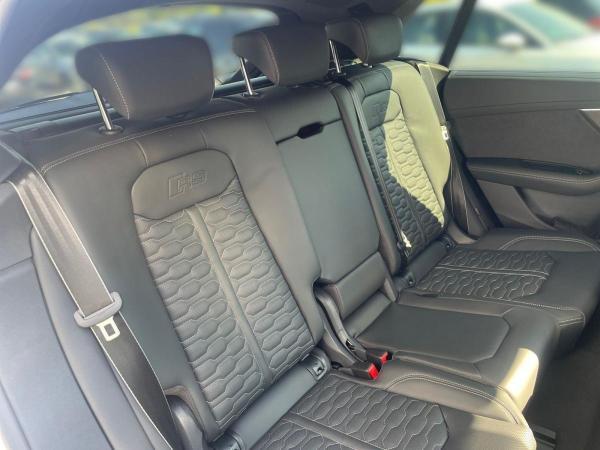 Audi RS Q8 SUV tiptr. HUD RS Sportabga. Fahrwerkspaket advanced