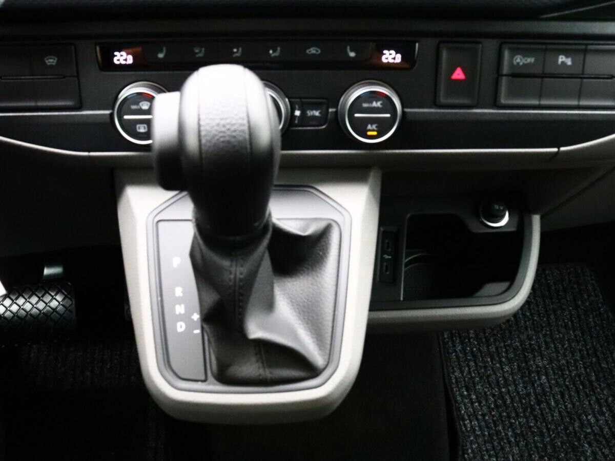 Volkswagen T6.1 Caravelle Comfortline DSG / Navi, RFK, LED