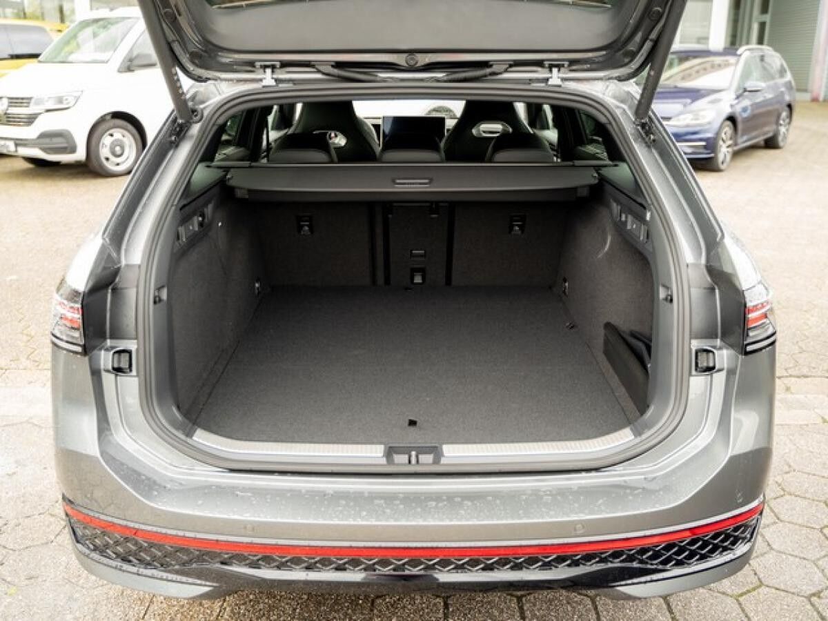 Volkswagen Passat Variant R-LINE 1.5 TSI eHybrid 6-Gang DSG NAVI-LM19-BLACK STYLE-AHL-WKR