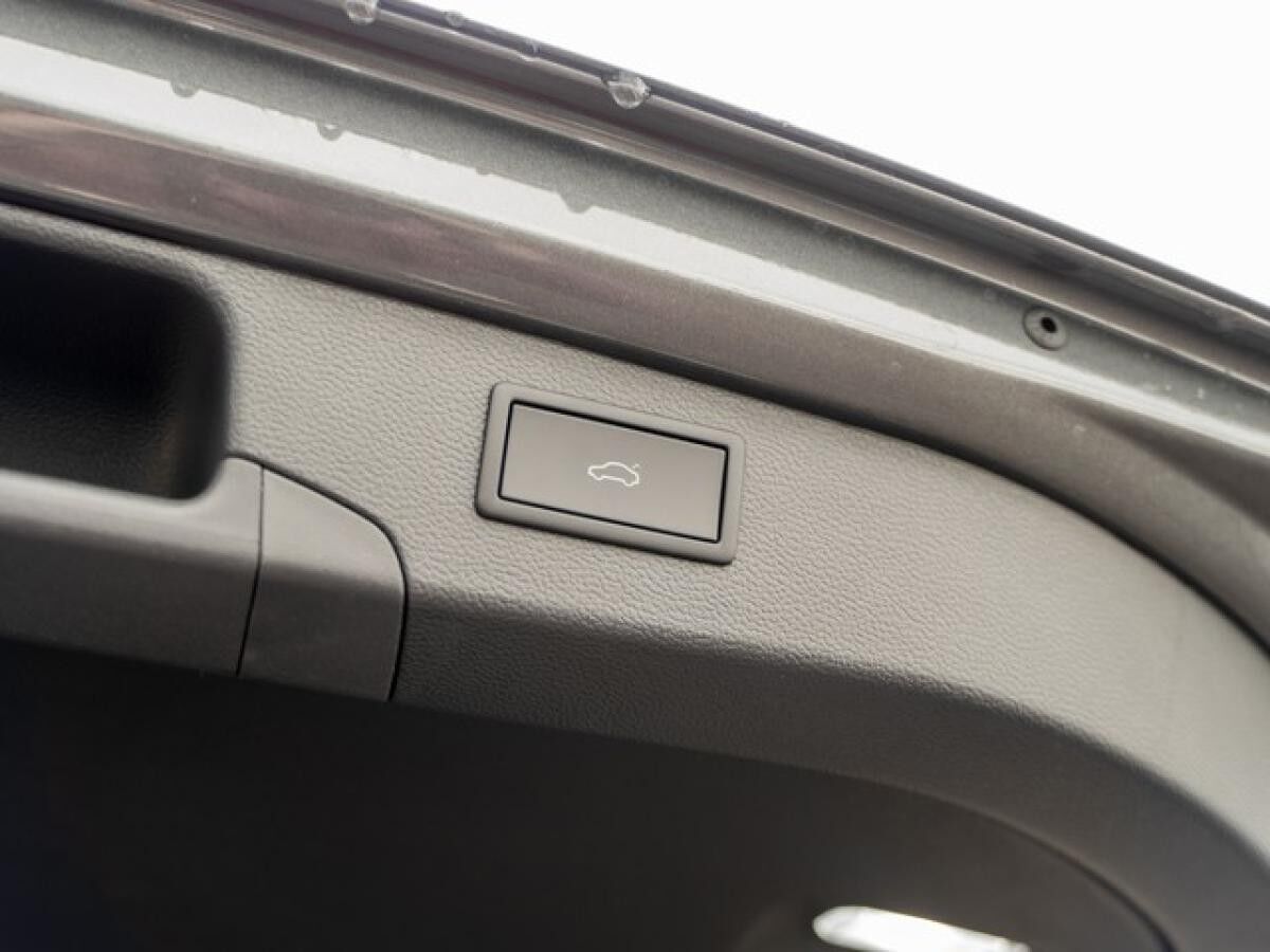 Volkswagen Passat Variant R-LINE 1.5 TSI eHybrid 6-Gang DSG NAVI-LM19-BLACK STYLE-AHL-WKR