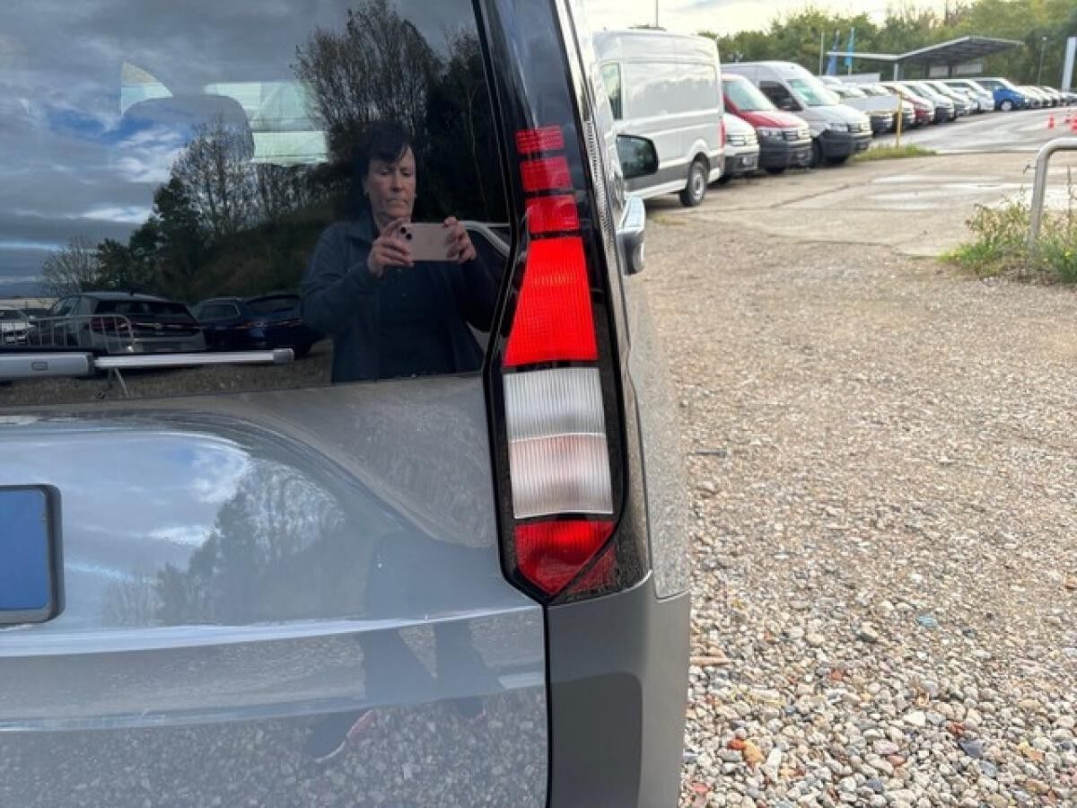 Volkswagen Caddy 5-Sitzer LED AHK SHZ