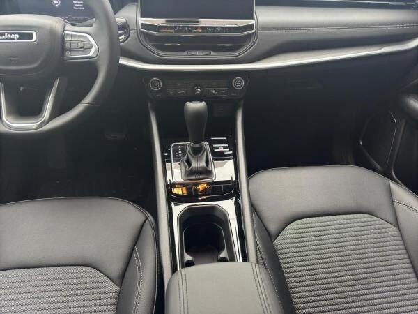 Jeep Compass Altitude 1.5 GSE T4 48V e-Hybrid Verfügbar in 2 Farben mit Allwetterreifen Abholung Mannheim